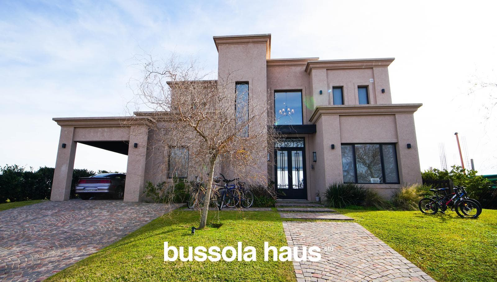 House for Sale by the Lagoon in Naudir