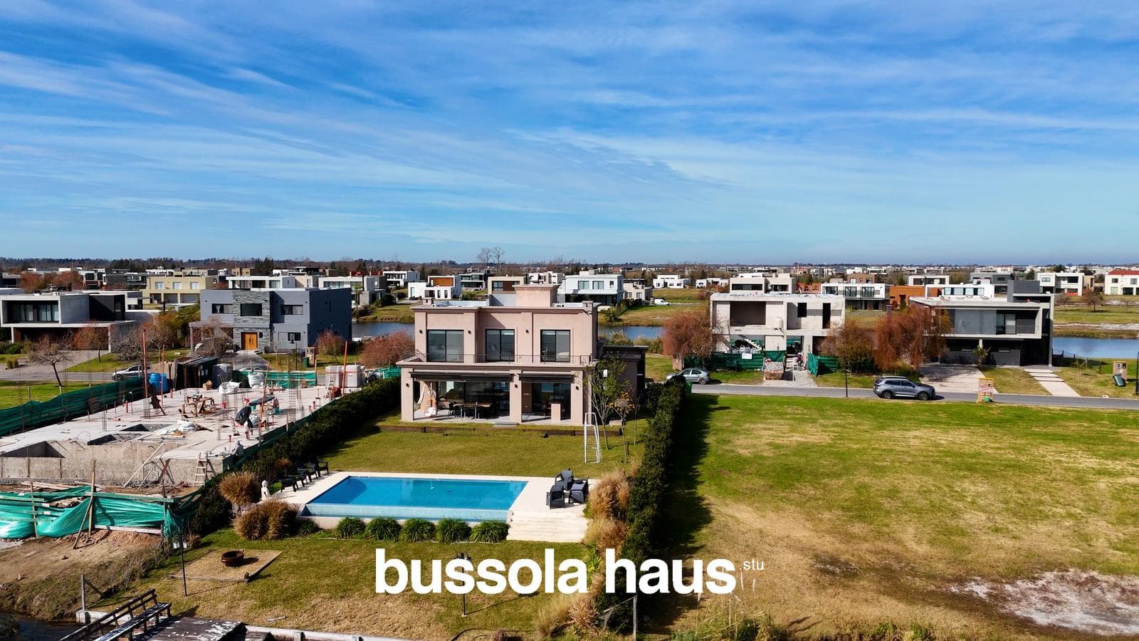 House for Sale by the Lagoon in Naudir
