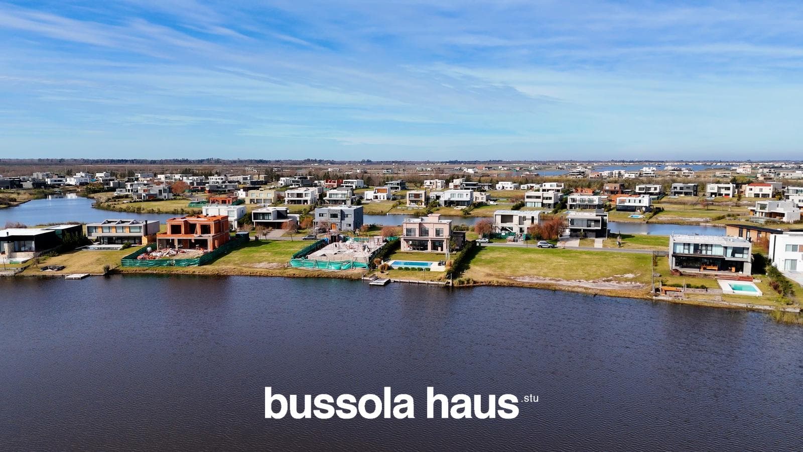 House for Sale by the Lagoon in Naudir
