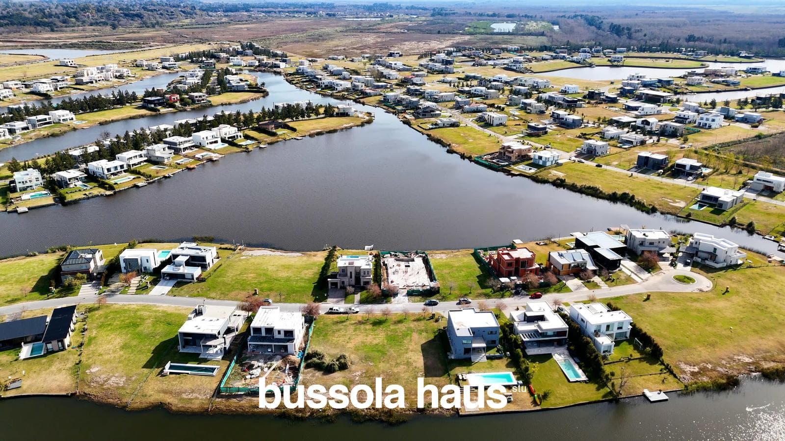 House for Sale by the Lagoon in Naudir
