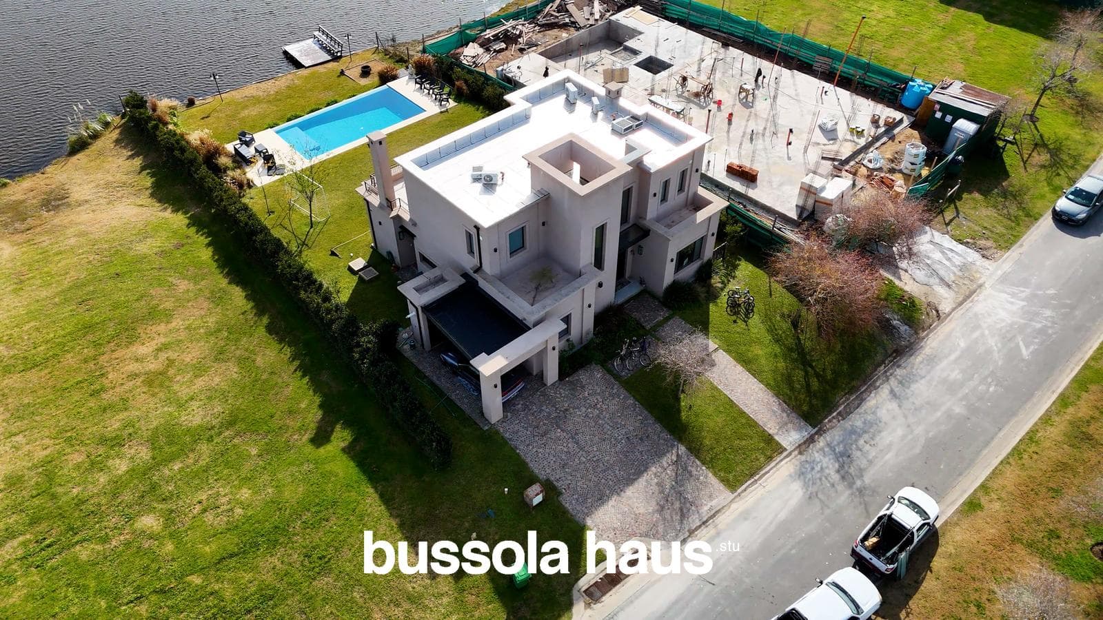 House for Sale by the Lagoon in Naudir