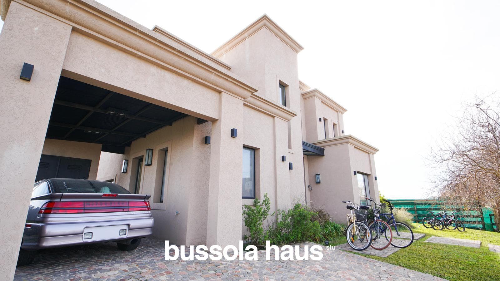 House for Sale by the Lagoon in Naudir