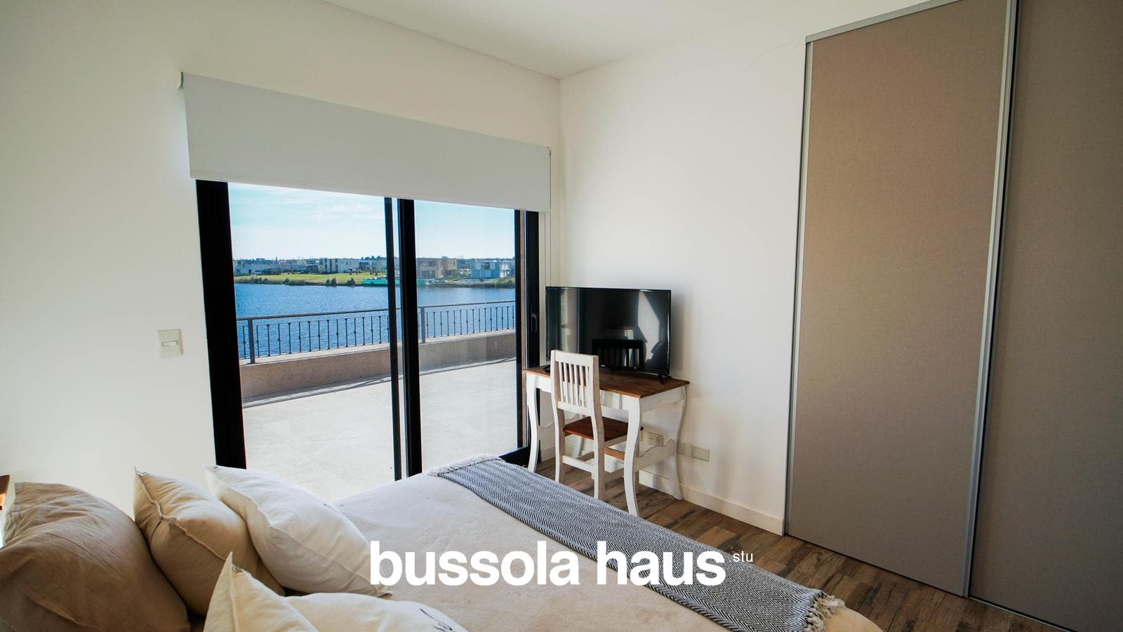 House for Sale by the Lagoon in Naudir