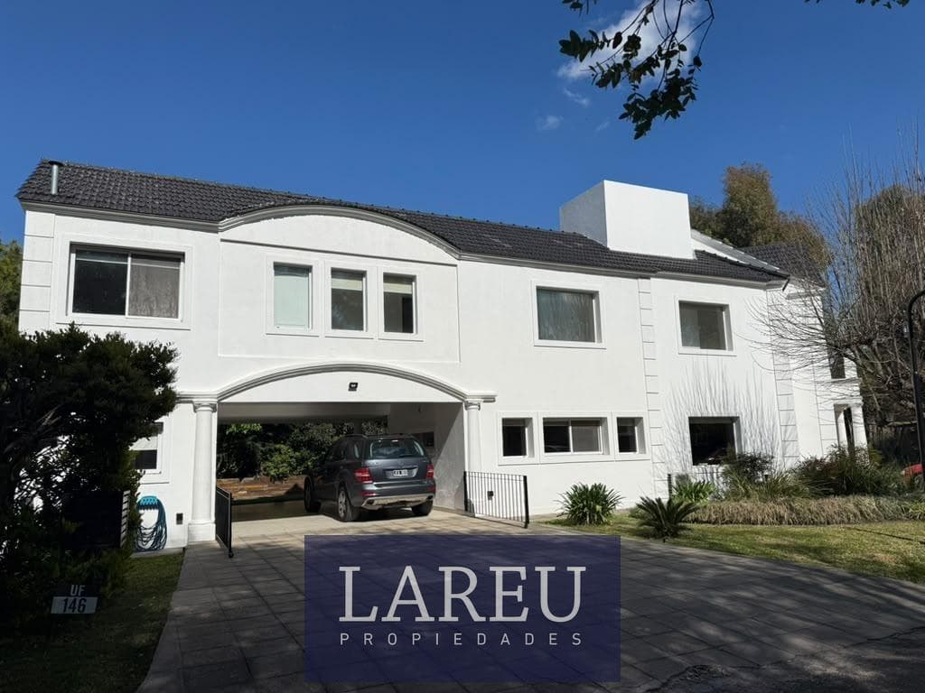 House in Pilar Del Lago
