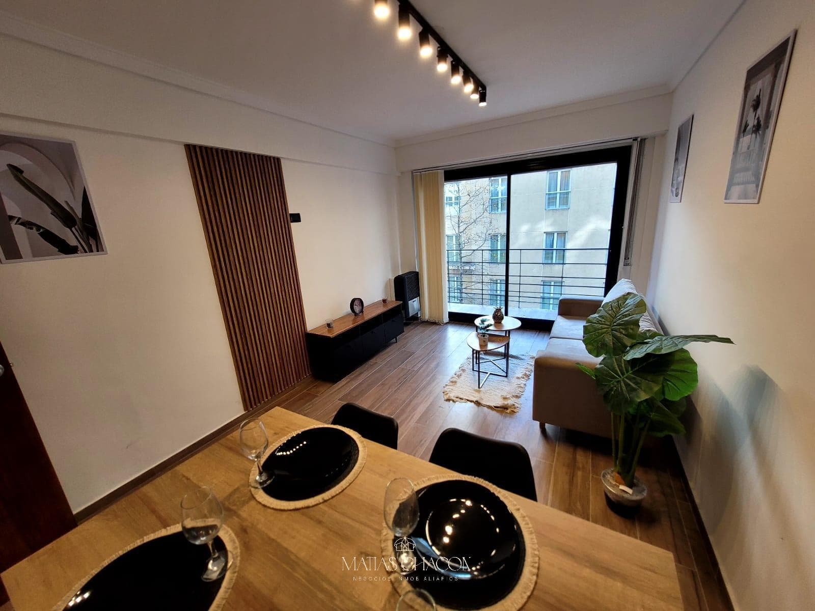 2-room apartment facing the street with a balcony, completely renovated to look brand new, in Plaza Colón