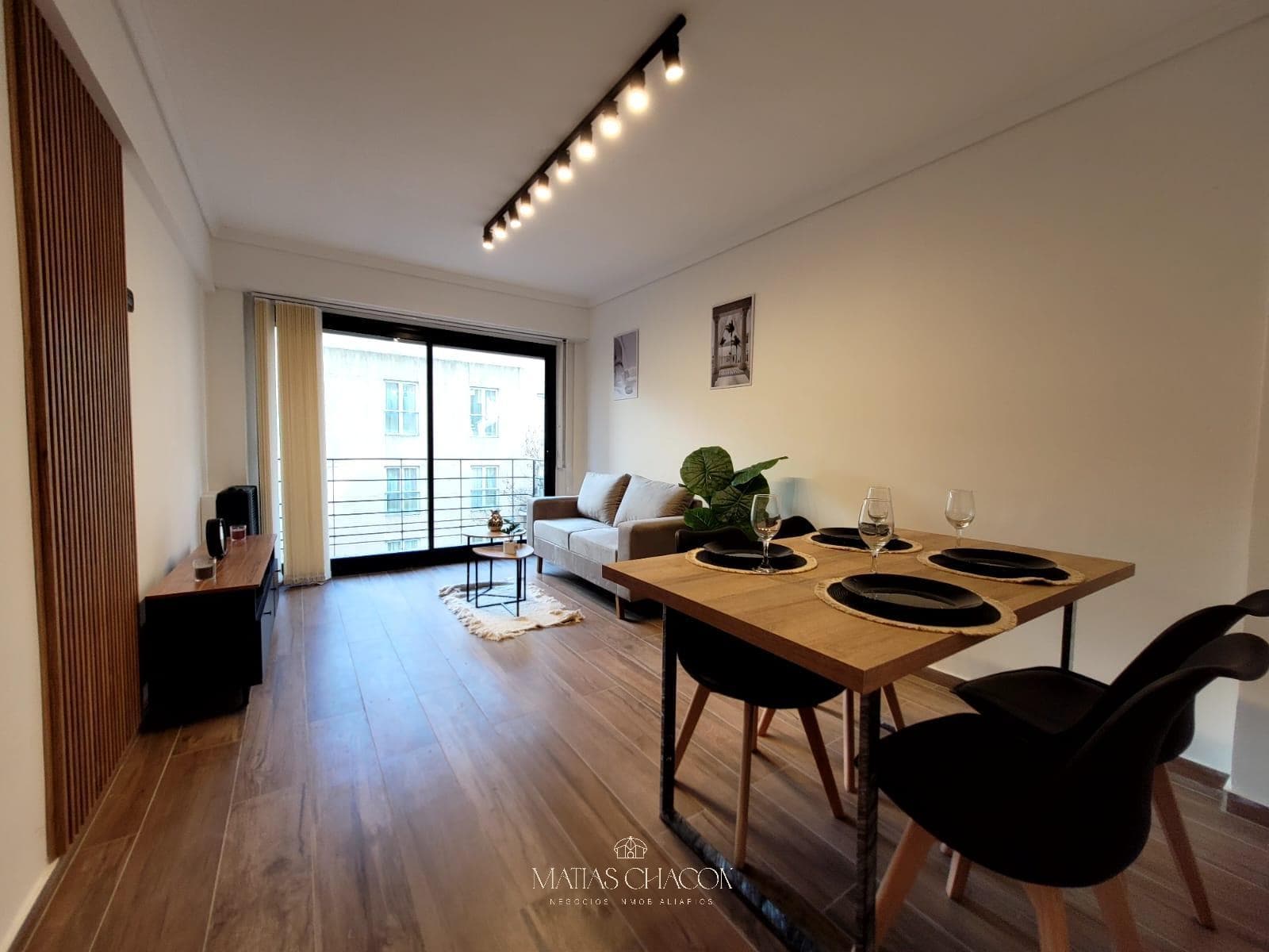 2-room apartment facing the street with a balcony, completely renovated to look brand new, in Plaza Colón