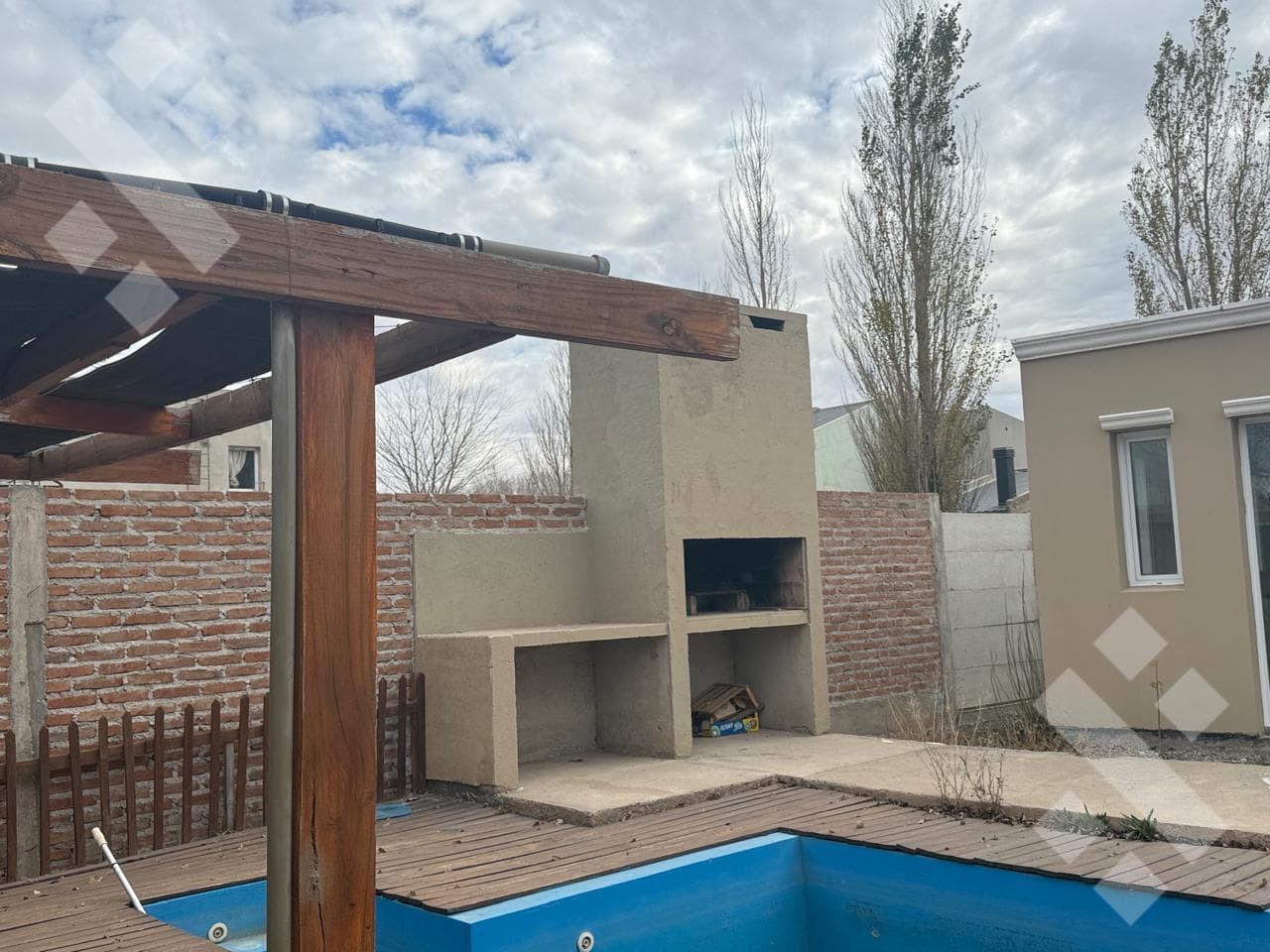 FOR RENT - HOUSE - 2 BEDROOMS - WITH POOL - LA CASONA NEIGHBORHOOD - PLOTTIER