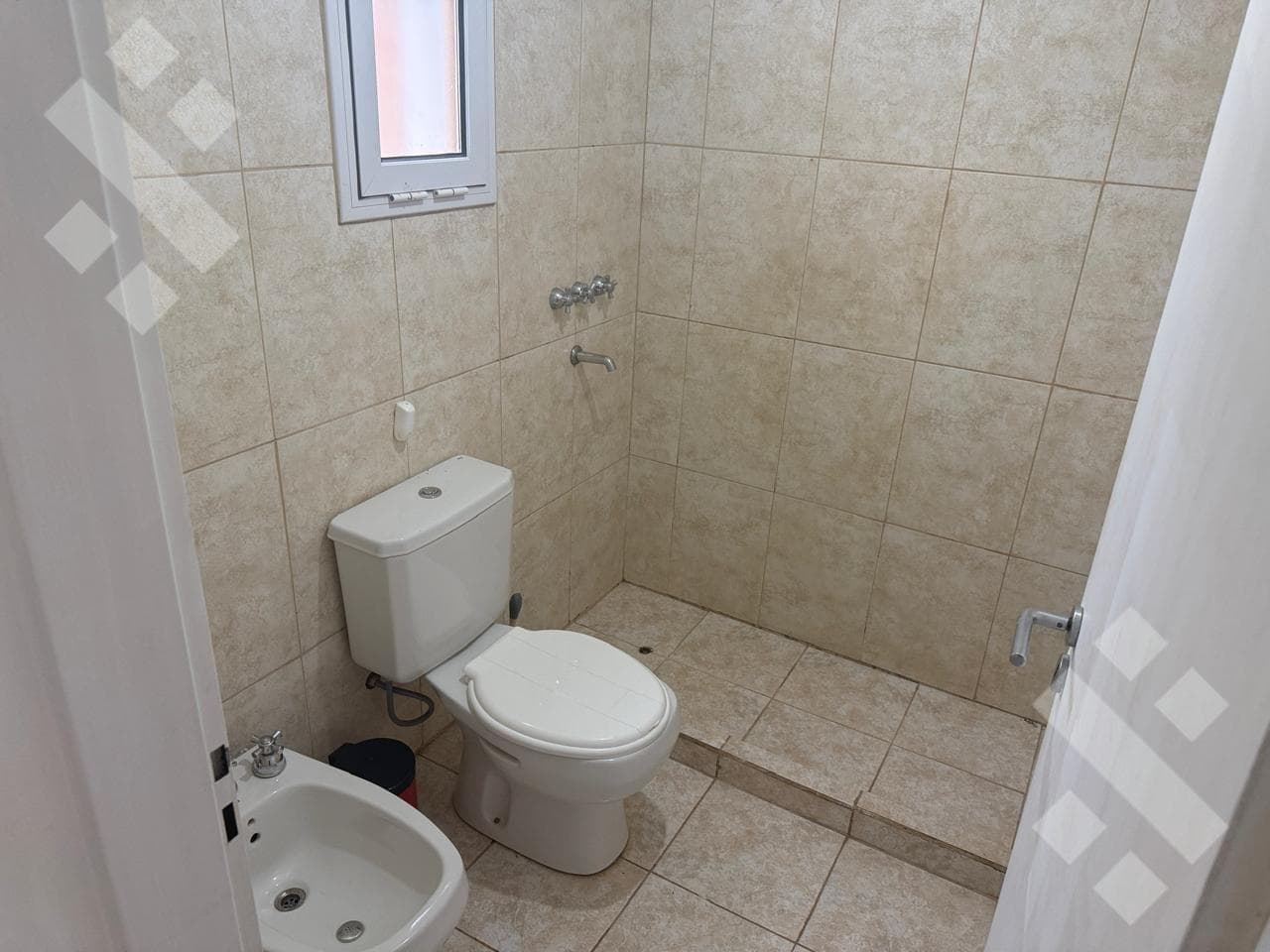 FOR RENT - HOUSE - 2 BEDROOMS - WITH POOL - LA CASONA NEIGHBORHOOD - PLOTTIER