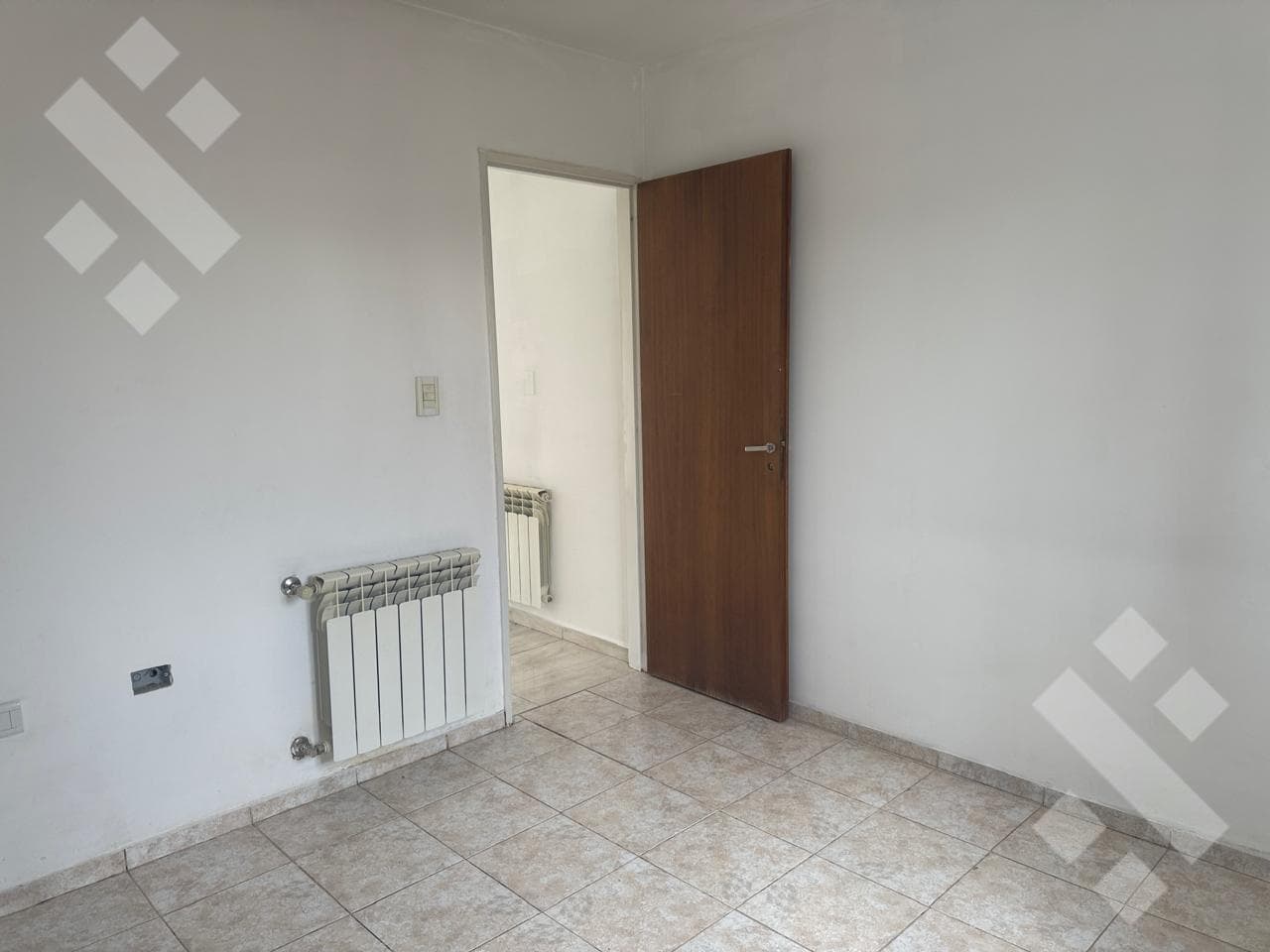 FOR RENT - HOUSE - 2 BEDROOMS - WITH POOL - LA CASONA NEIGHBORHOOD - PLOTTIER