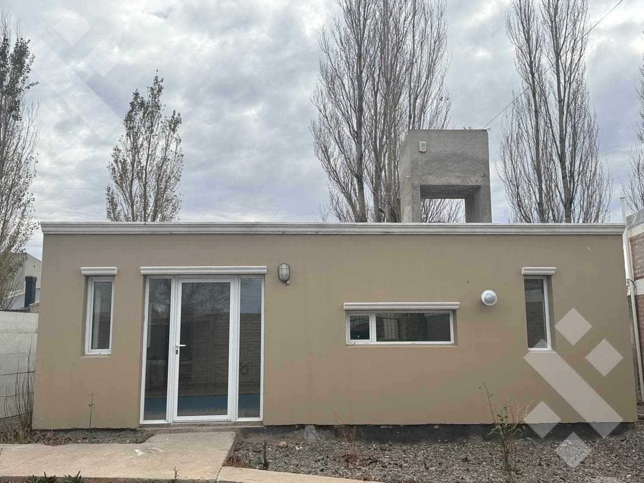FOR RENT - HOUSE - 2 BEDROOMS - WITH POOL - LA CASONA NEIGHBORHOOD - PLOTTIER