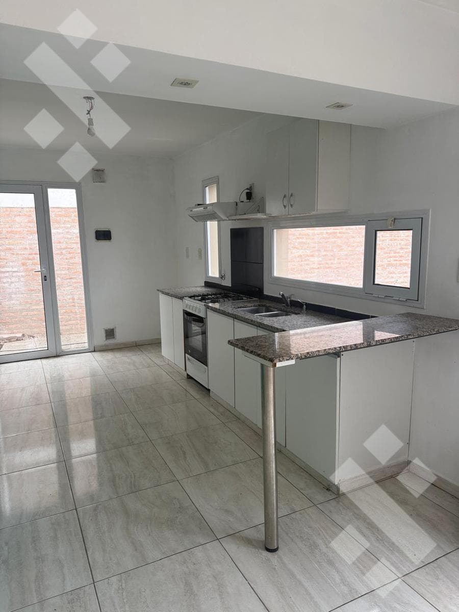 FOR RENT - HOUSE - 2 BEDROOMS - WITH POOL - LA CASONA NEIGHBORHOOD - PLOTTIER