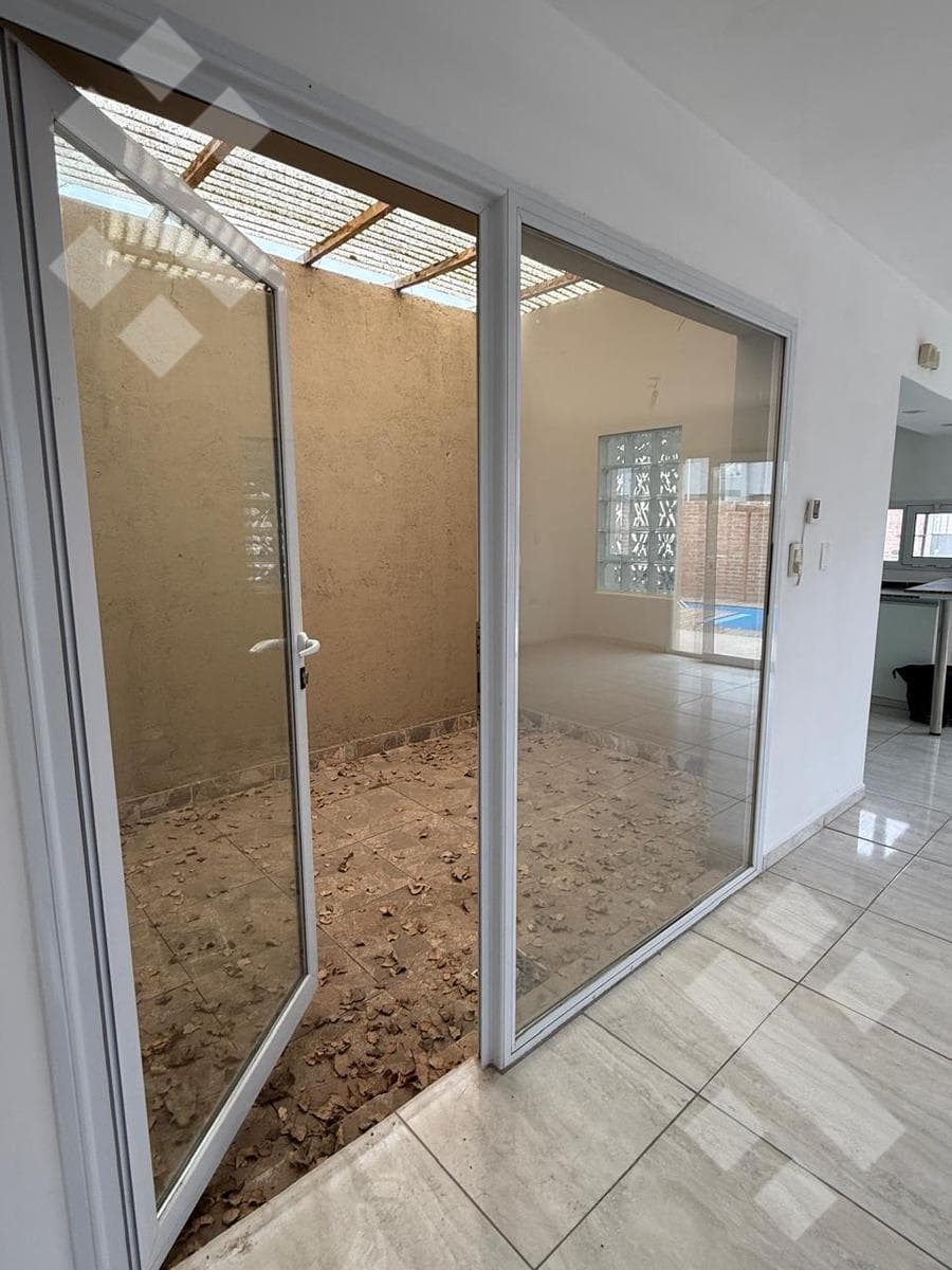 FOR RENT - HOUSE - 2 BEDROOMS - WITH POOL - LA CASONA NEIGHBORHOOD - PLOTTIER
