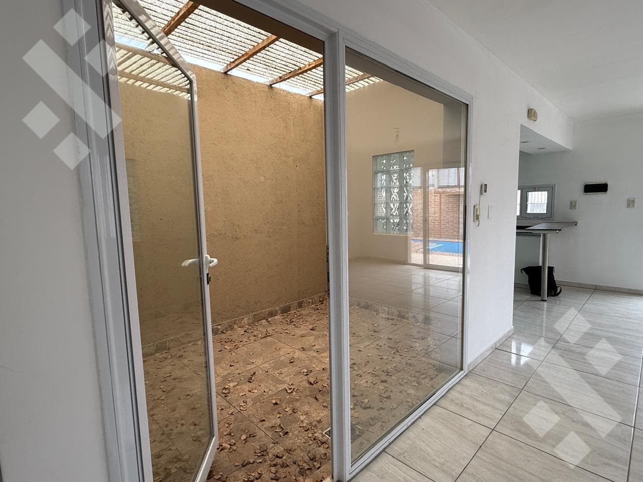 FOR RENT - HOUSE - 2 BEDROOMS - WITH POOL - LA CASONA NEIGHBORHOOD - PLOTTIER