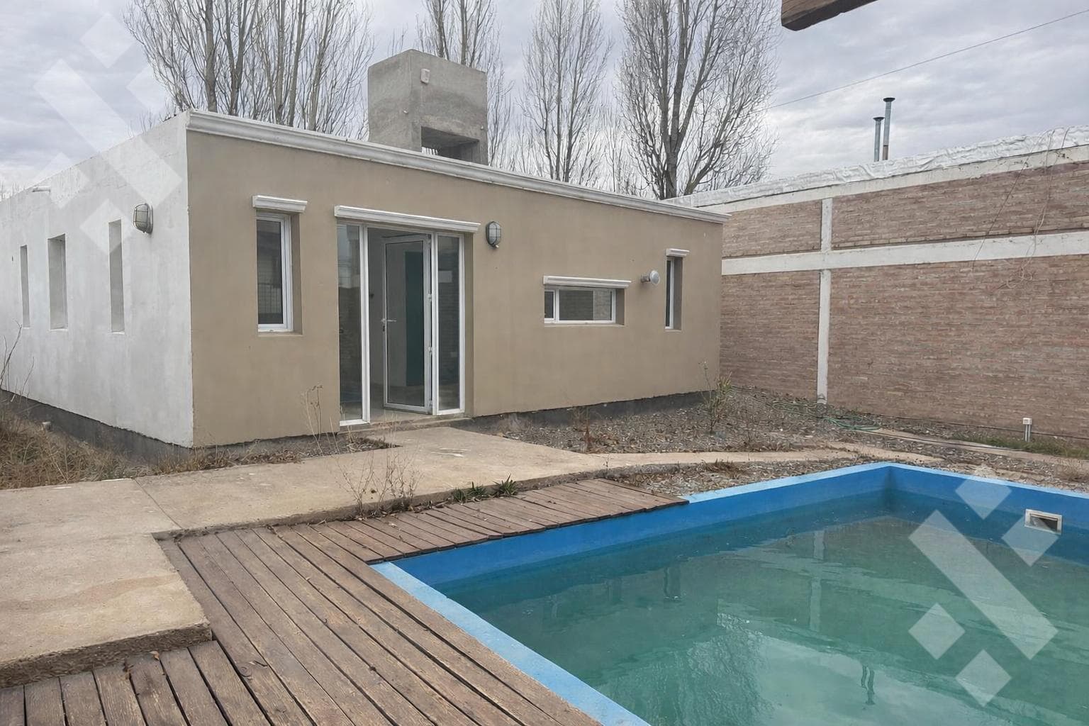 FOR RENT - HOUSE - 2 BEDROOMS - WITH POOL - LA CASONA NEIGHBORHOOD - PLOTTIER