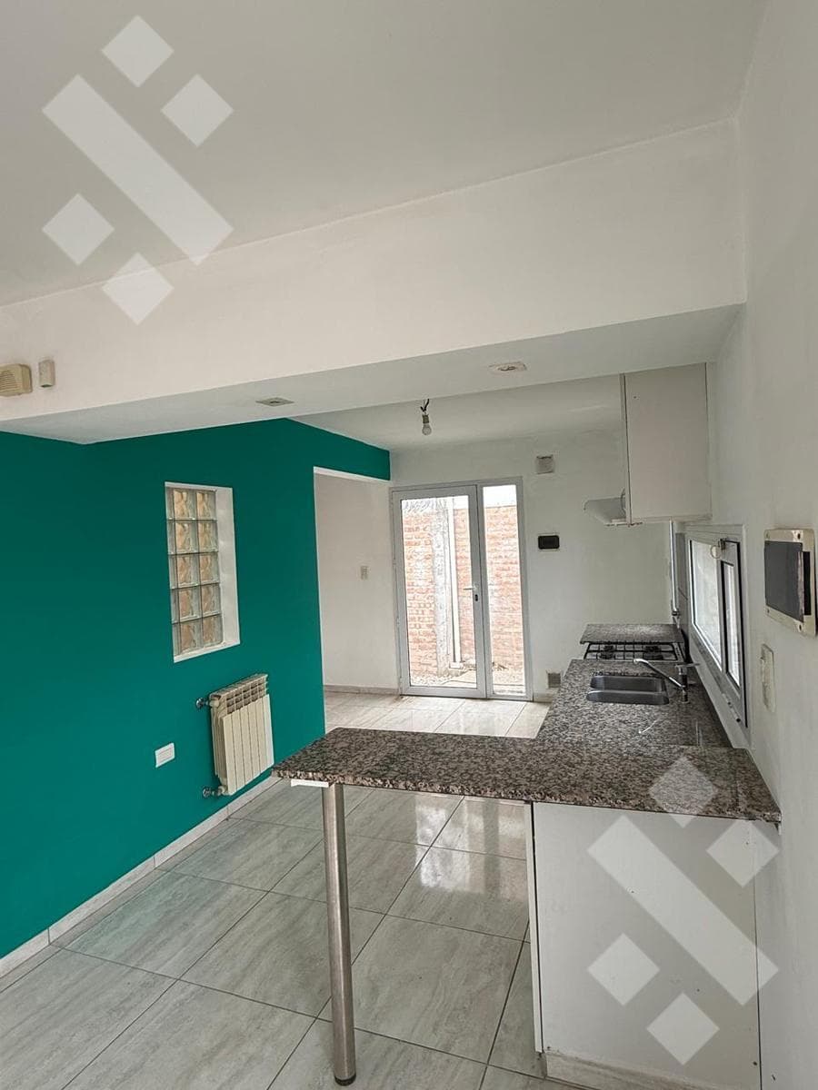 FOR RENT - HOUSE - 2 BEDROOMS - WITH POOL - LA CASONA NEIGHBORHOOD - PLOTTIER