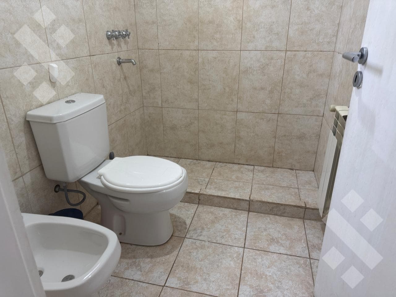 FOR RENT - HOUSE - 2 BEDROOMS - WITH POOL - LA CASONA NEIGHBORHOOD - PLOTTIER