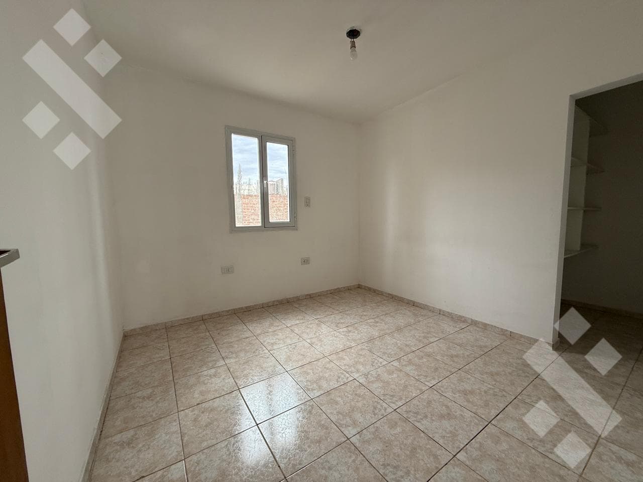 FOR RENT - HOUSE - 2 BEDROOMS - WITH POOL - LA CASONA NEIGHBORHOOD - PLOTTIER