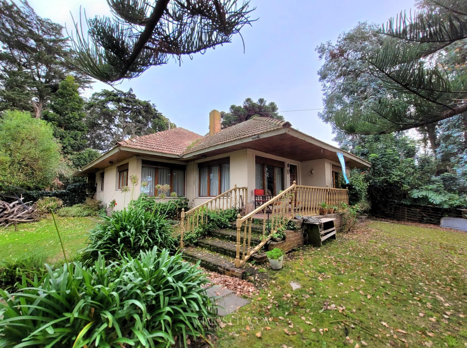 Excellent House in Bosque Peralta Ramos, on Mario Bravo Avenue