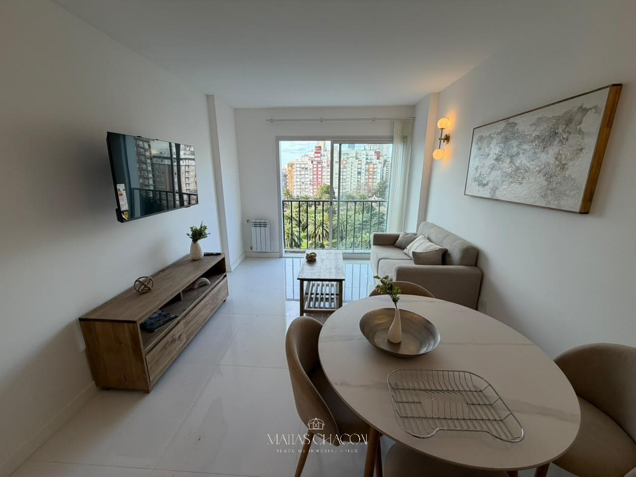 2-room apartment facing the street with a balcony and a panoramic view of Plaza Colón