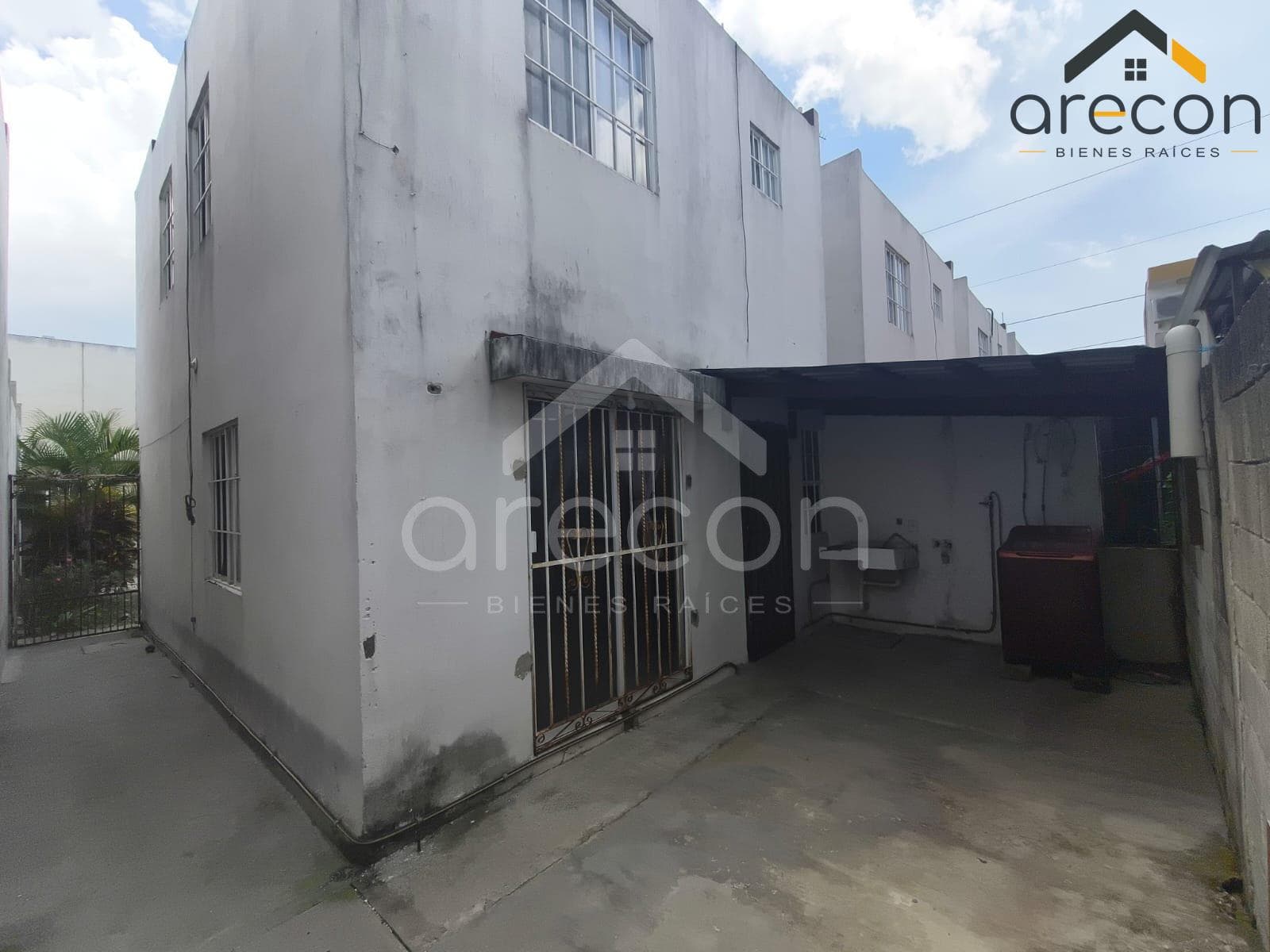 Excellent House for Sale in the Arecas Subdivision