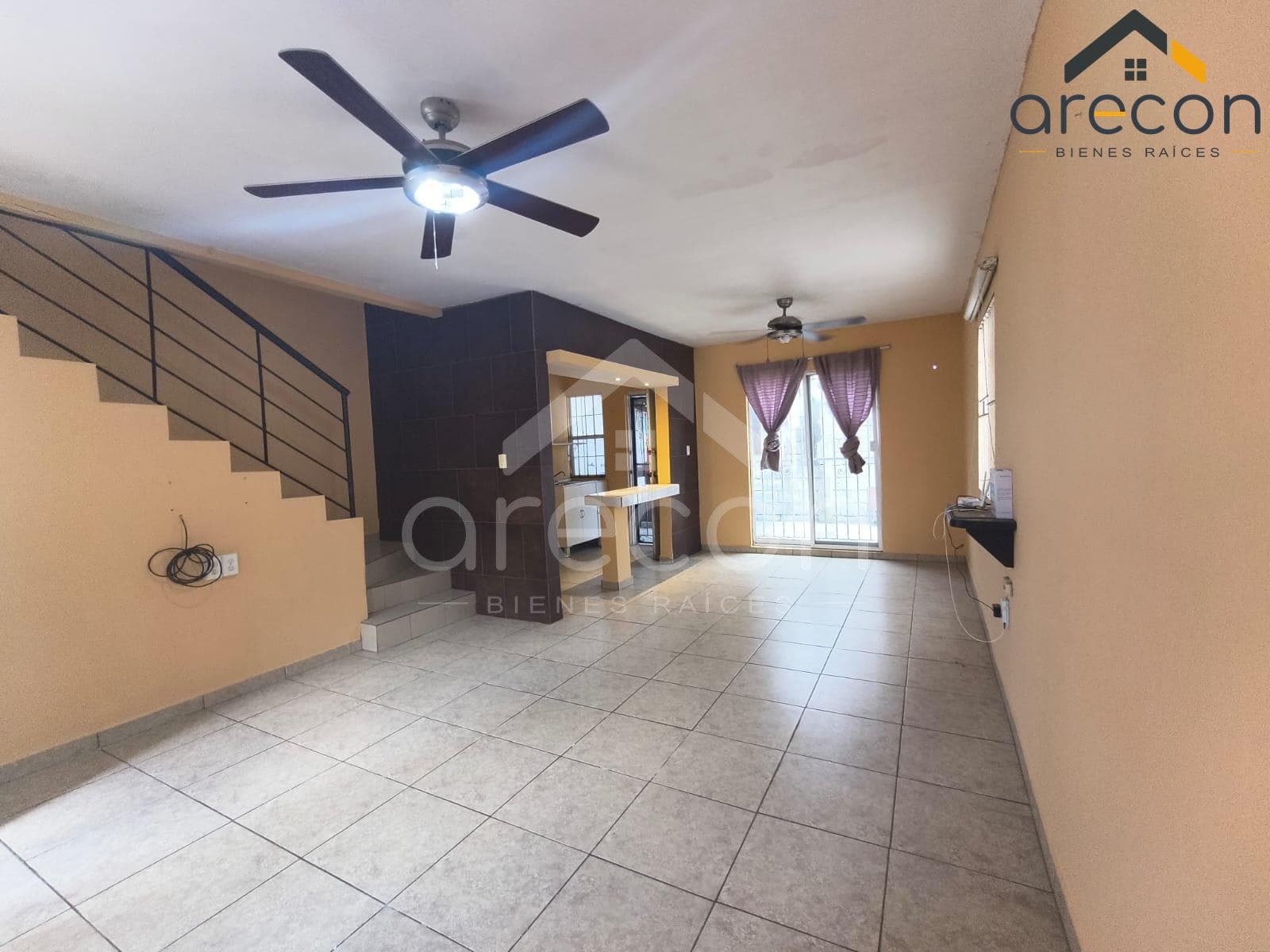 Excellent House for Sale in the Arecas Subdivision