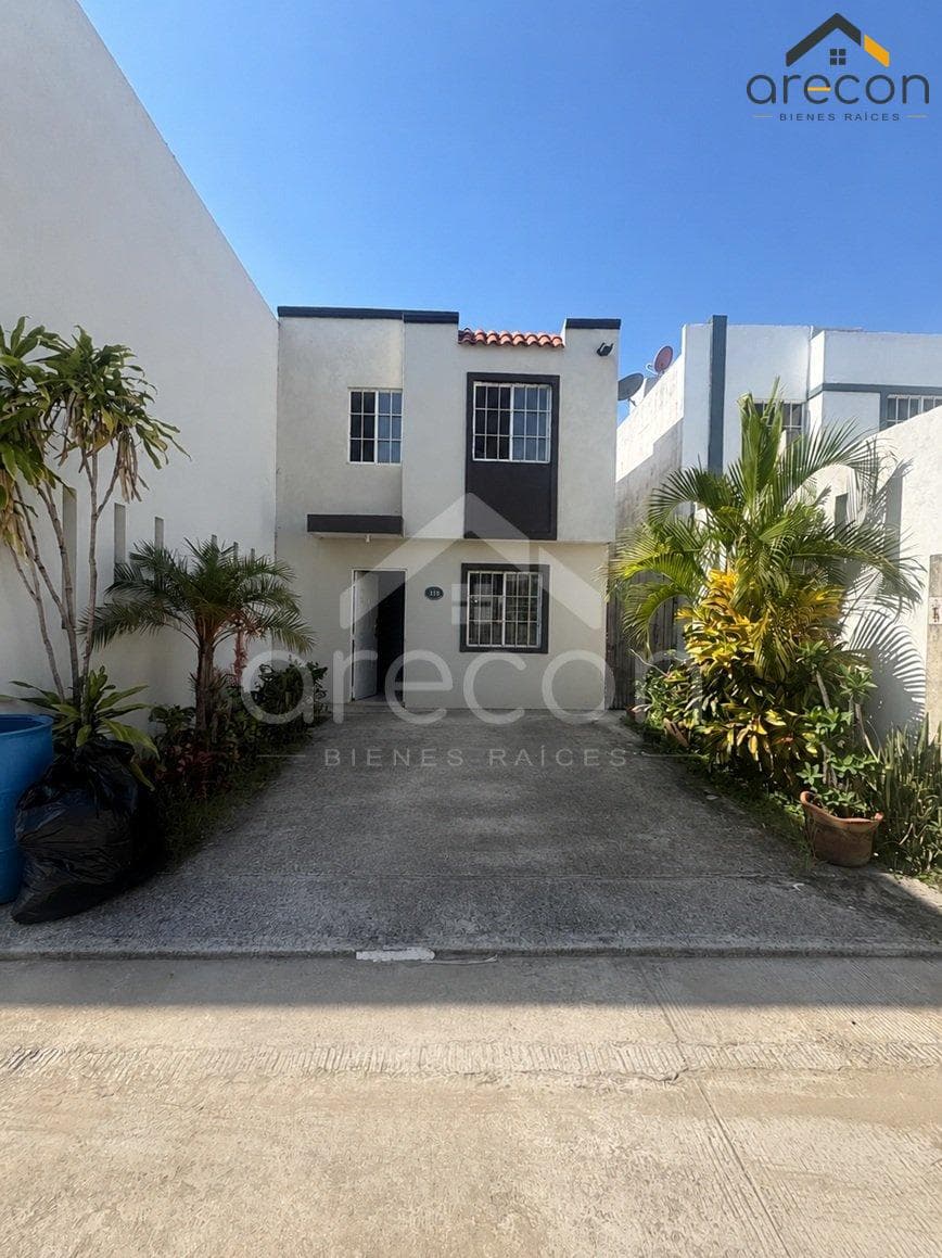 Excellent House for Sale in the Arecas Subdivision