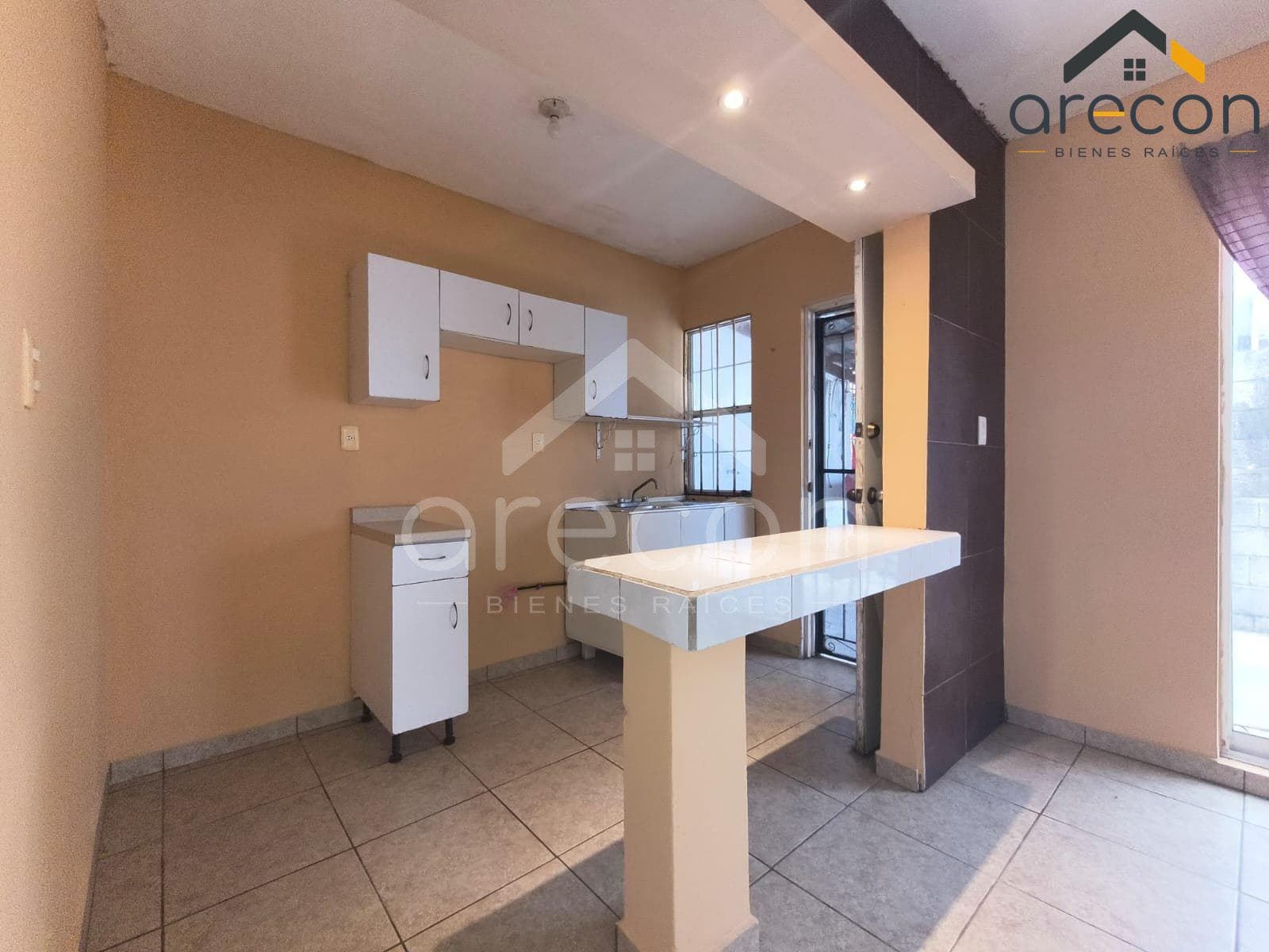Excellent House for Sale in the Arecas Subdivision