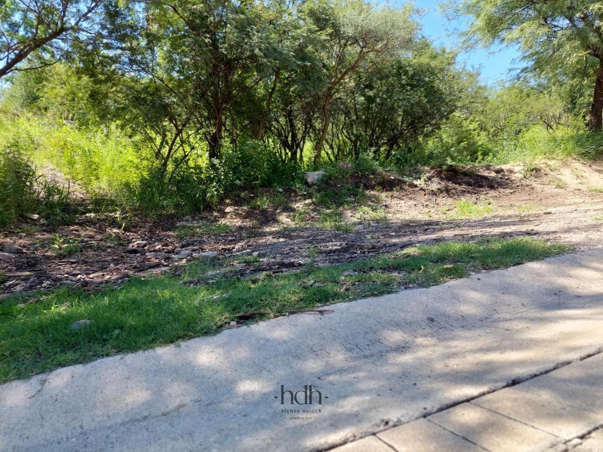 Lot for sale: 1,185 m² (Eligible for financing)