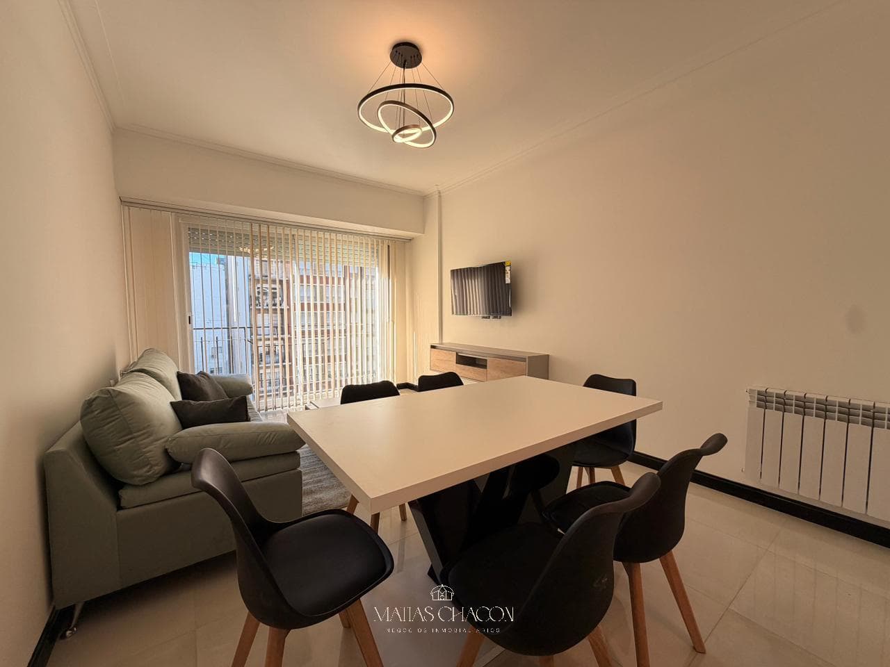 3-room apartment facing the street with a balcony and a maid's quarters, completely renovated to look brand new