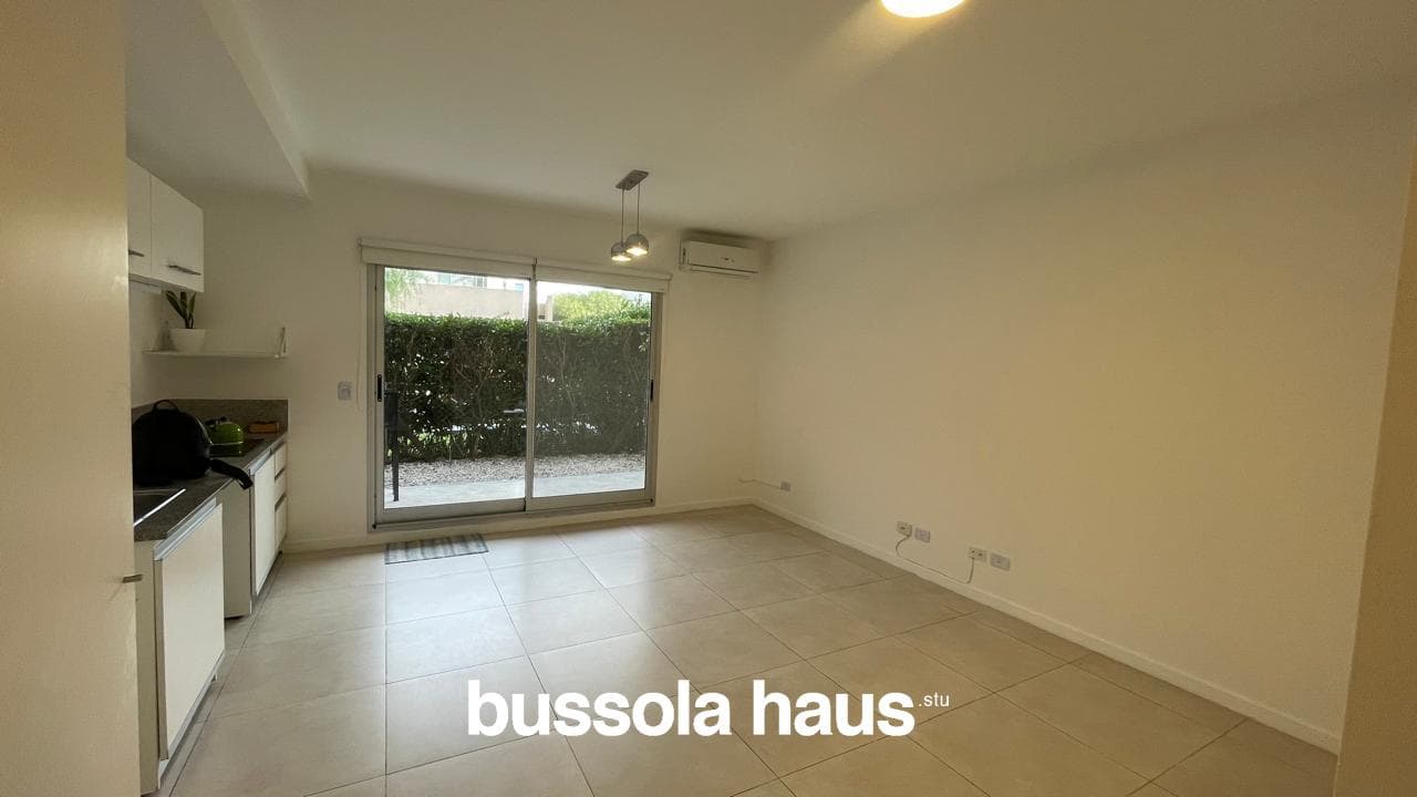 Two-room ground-floor apartment with a garden in Sendero