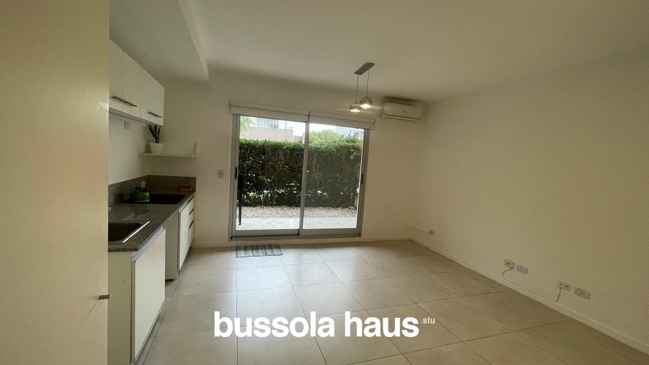 Two-room ground-floor apartment with a garden in Sendero