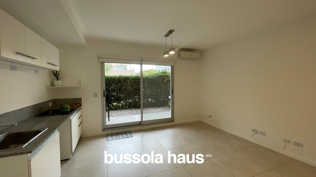 Two-room ground-floor apartment with a garden in Sendero