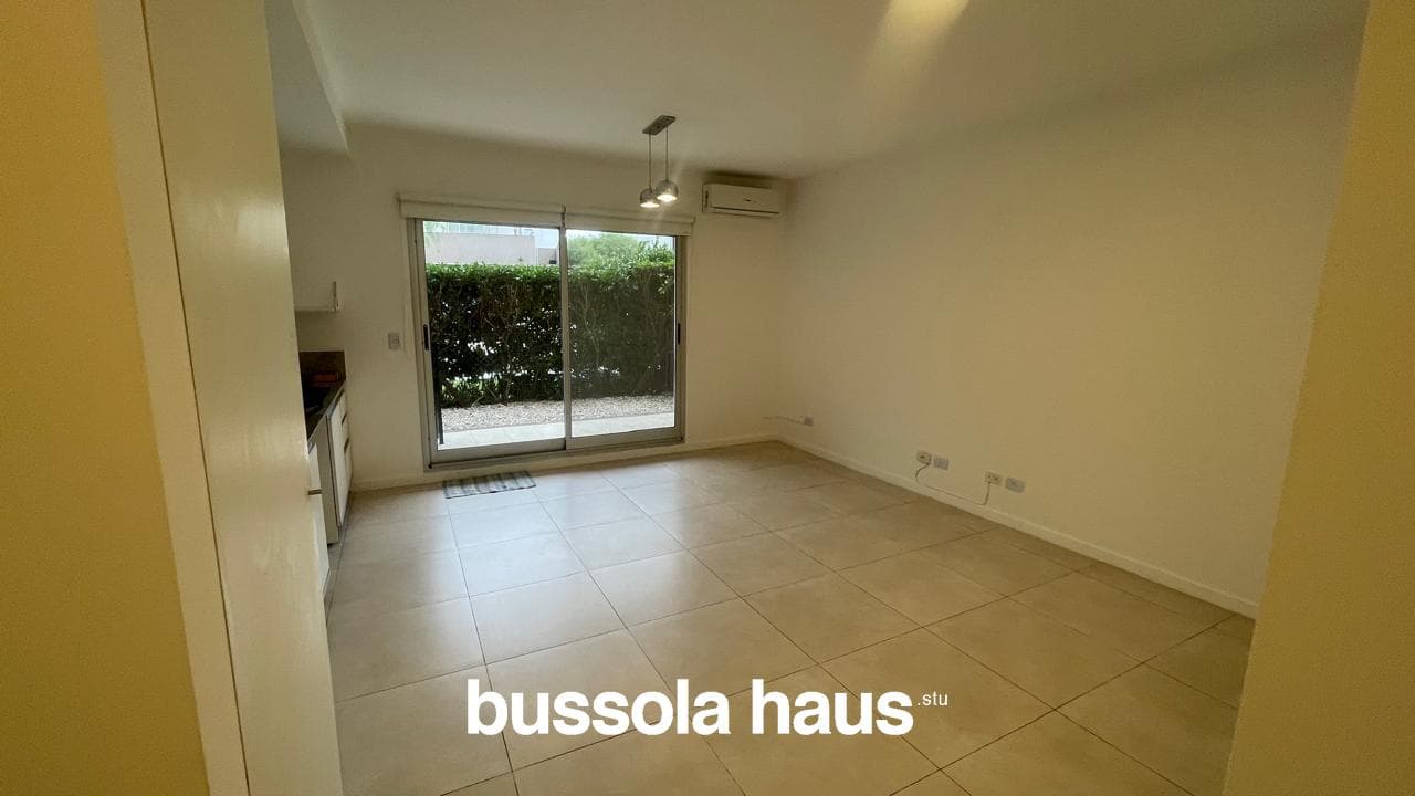 Two-room ground-floor apartment with a garden in Sendero