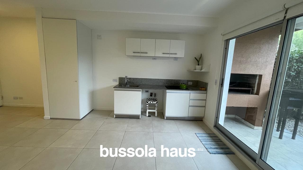 Two-room ground-floor apartment with a garden in Sendero