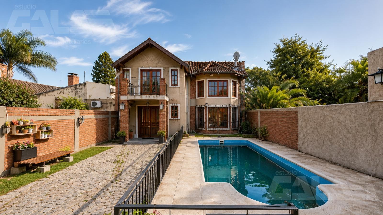 4-room house - 3 bedrooms - 2 bathrooms - Park - Pool - North Ituzaingó