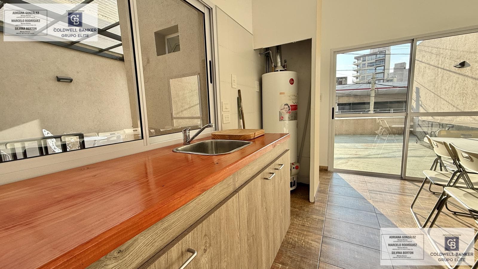 3-Bedroom House for Sale with Terrace and Barbecue Area in Ciudadela