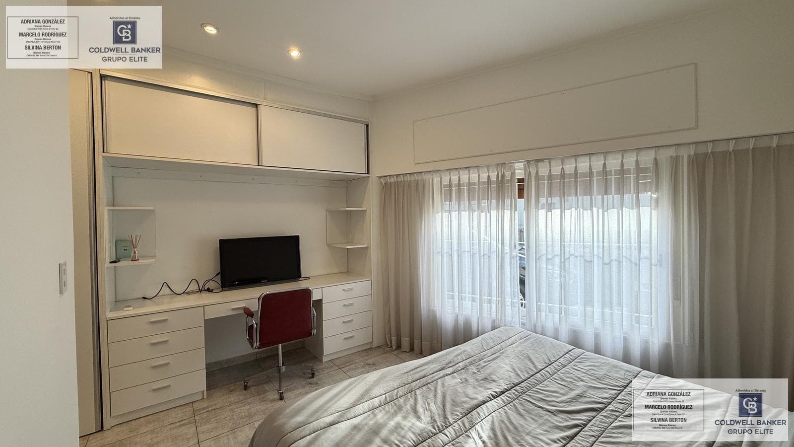 3-Bedroom House for Sale with Terrace and Barbecue Area in Ciudadela