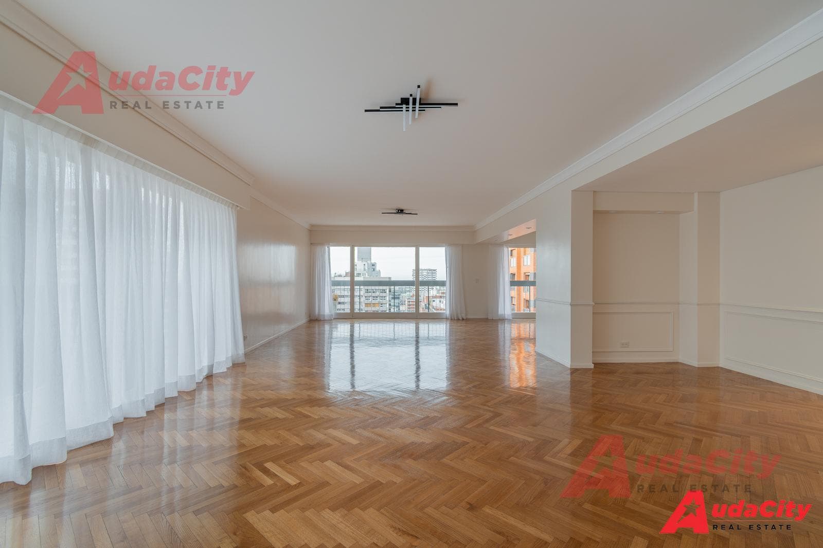 5-Room Apartment for Rent with Attached Garage in Belgrano