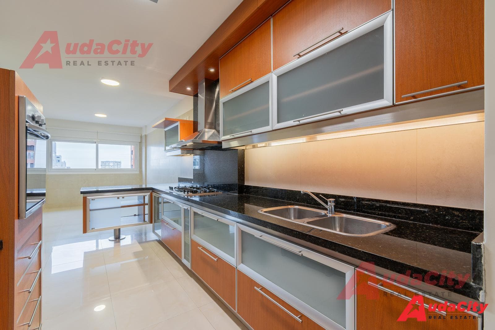 5-Room Apartment for Rent with Attached Garage in Belgrano