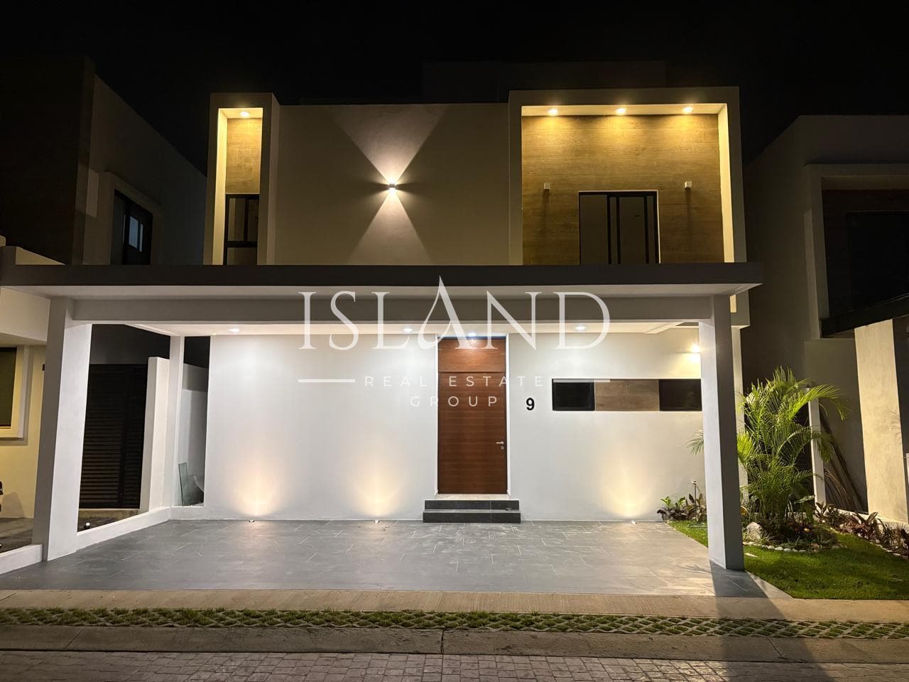 House for SALE and RENT on Via Cumbres, Cancún