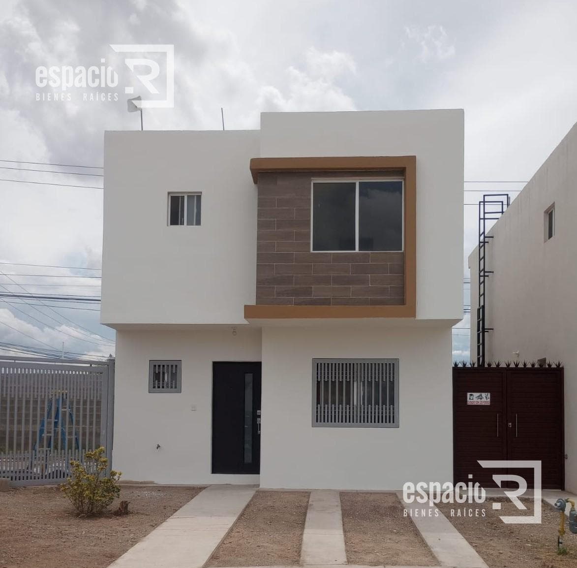 HOUSE FOR SALE IN THE LAS VIÑAS RESIDENTIAL SUBDIVISION