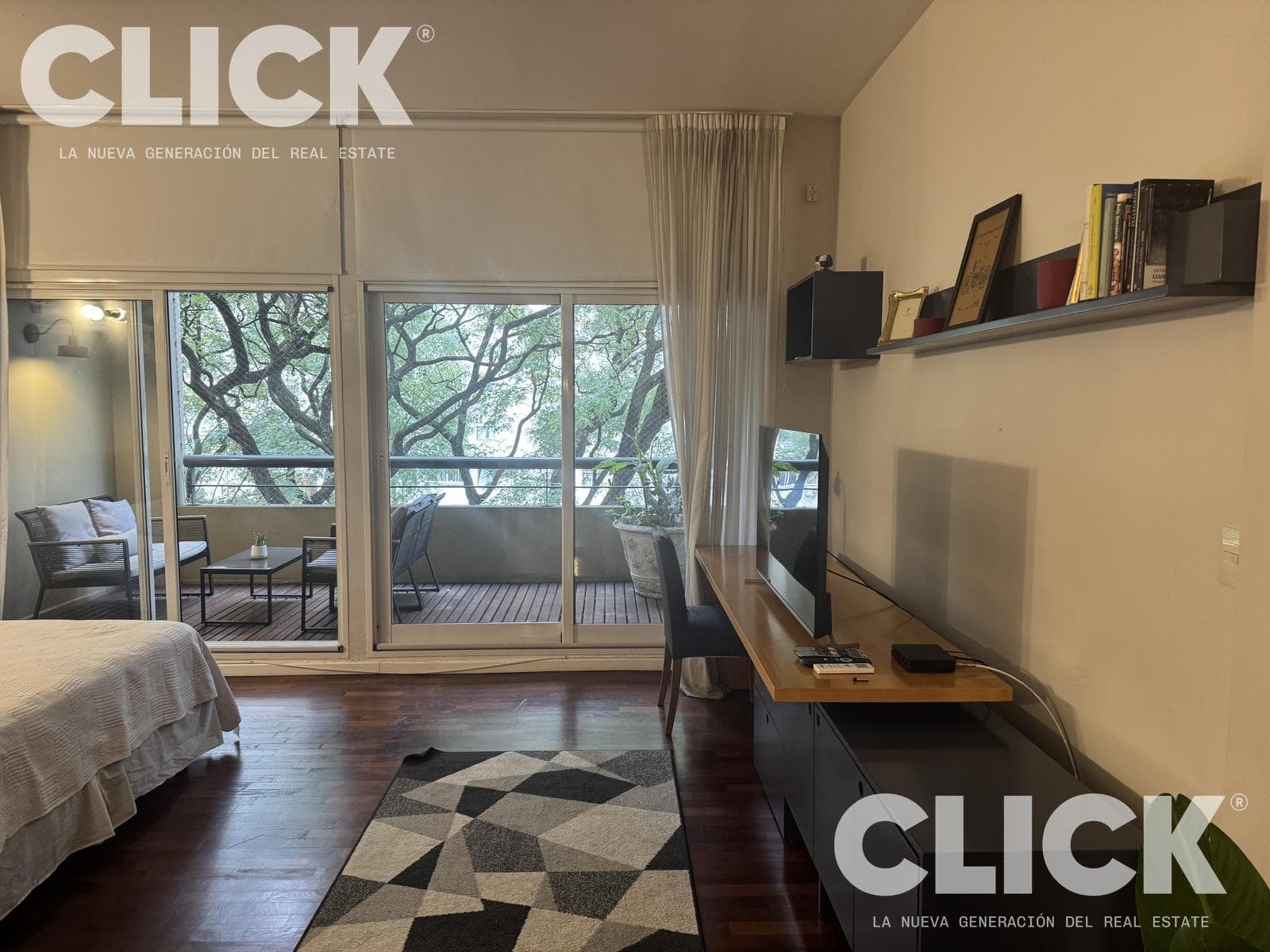 Furnished apartment for rent, equipped with amenities.