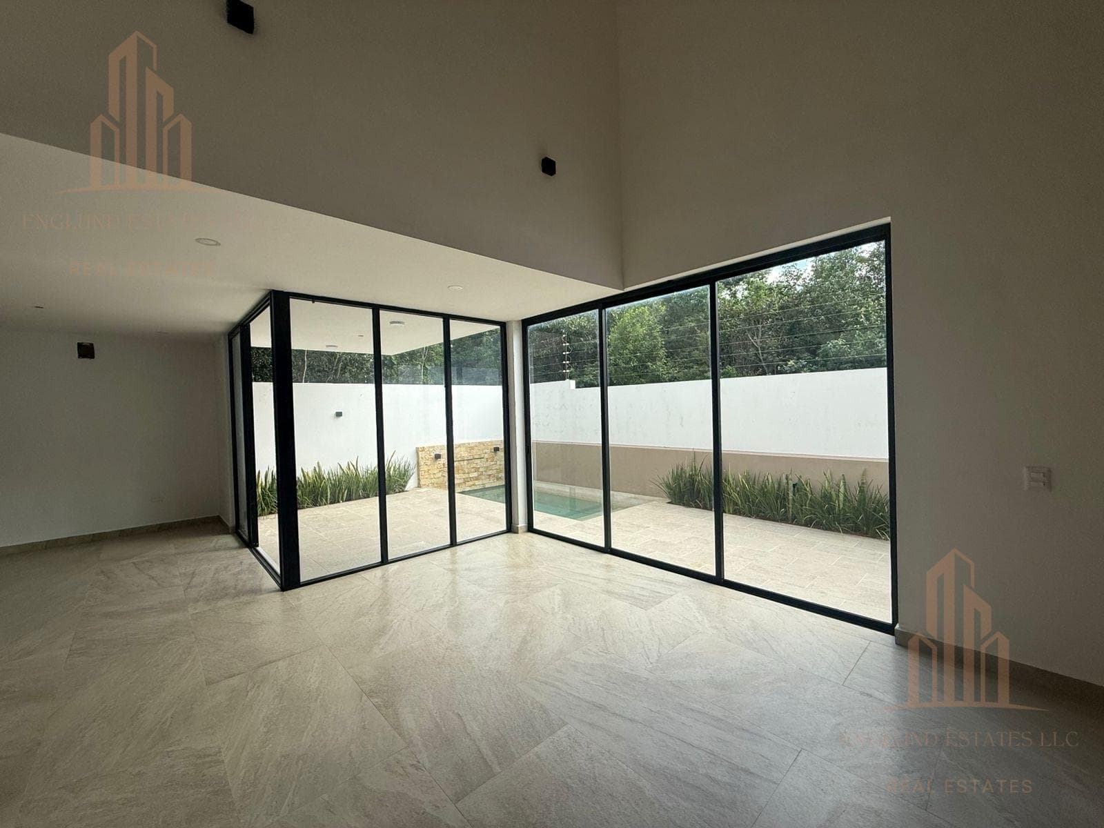 Luxury Home for Sale or Rent on Vía Cumbres | 4 Bedrooms | Pool | 352 m² of Floor Space