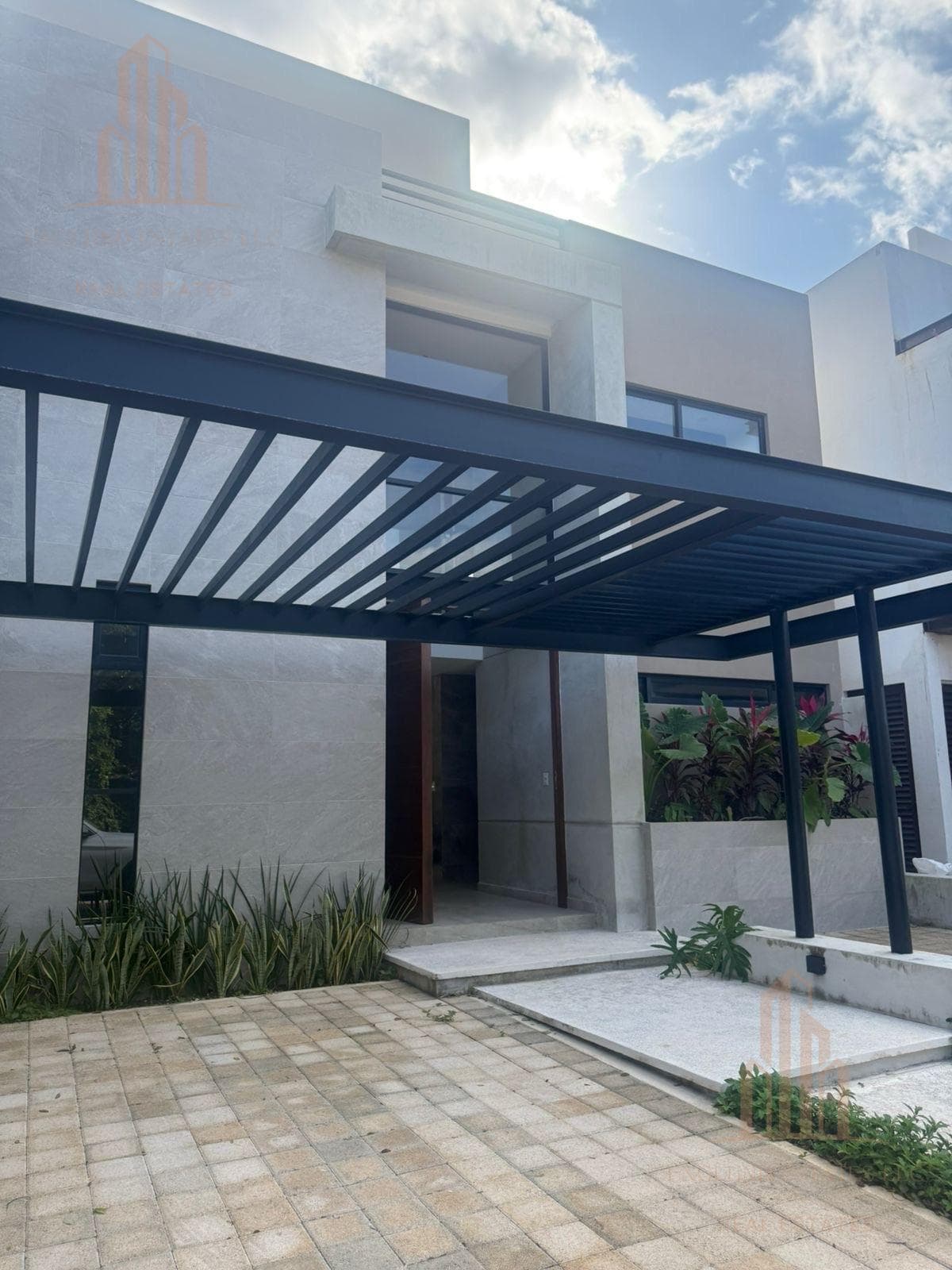 Luxury Home for Sale or Rent on Vía Cumbres | 4 Bedrooms | Pool | 352 m² of Floor Space