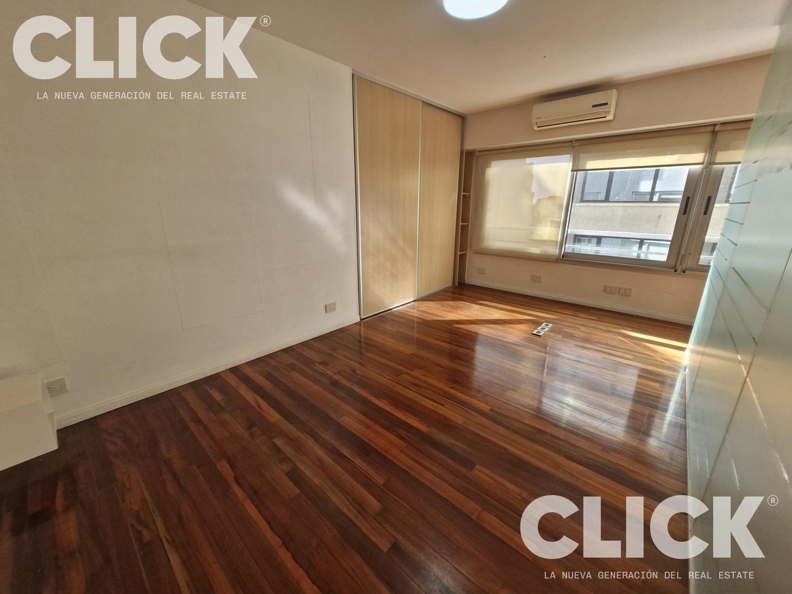 2-room apartment for sale—immaculate condition, sunny, and equipped with amenities; ideal for professionals