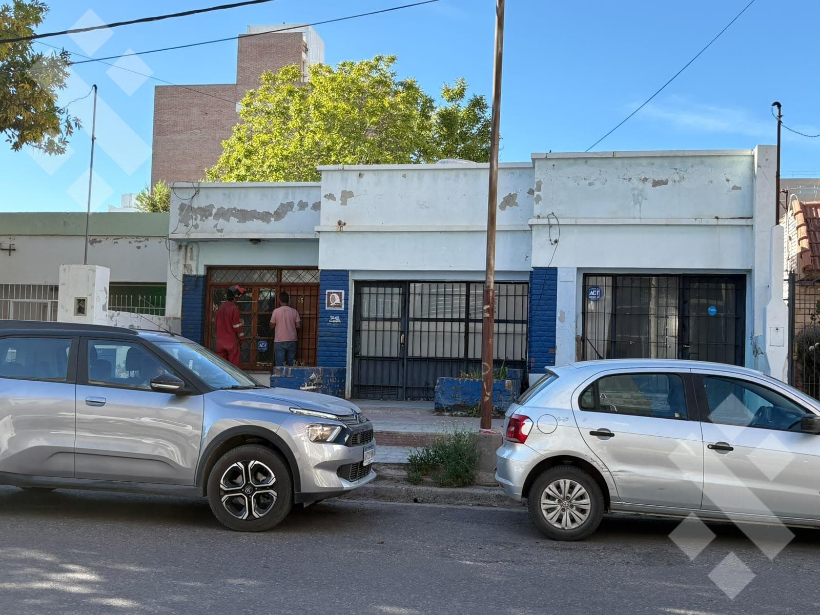 Lot with a building to be renovated – Excellent opportunity