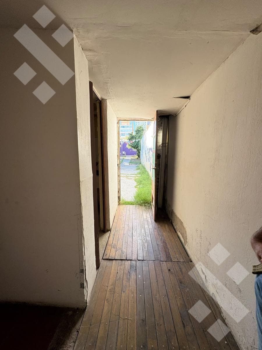 Lot with a building to be renovated – Excellent opportunity