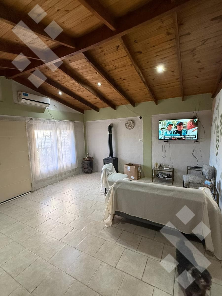 3-BEDROOM HOUSE FOR SALE - NUEVA FERRI NEIGHBORHOOD - CIPOLLETTI