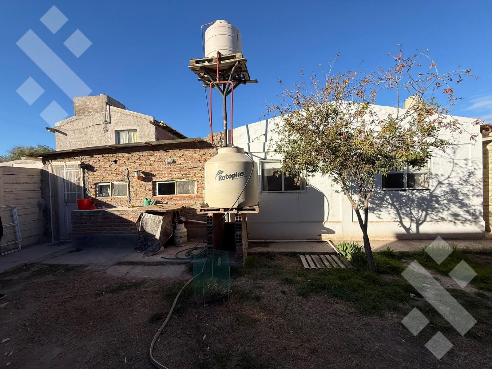 3-BEDROOM HOUSE FOR SALE - NUEVA FERRI NEIGHBORHOOD - CIPOLLETTI