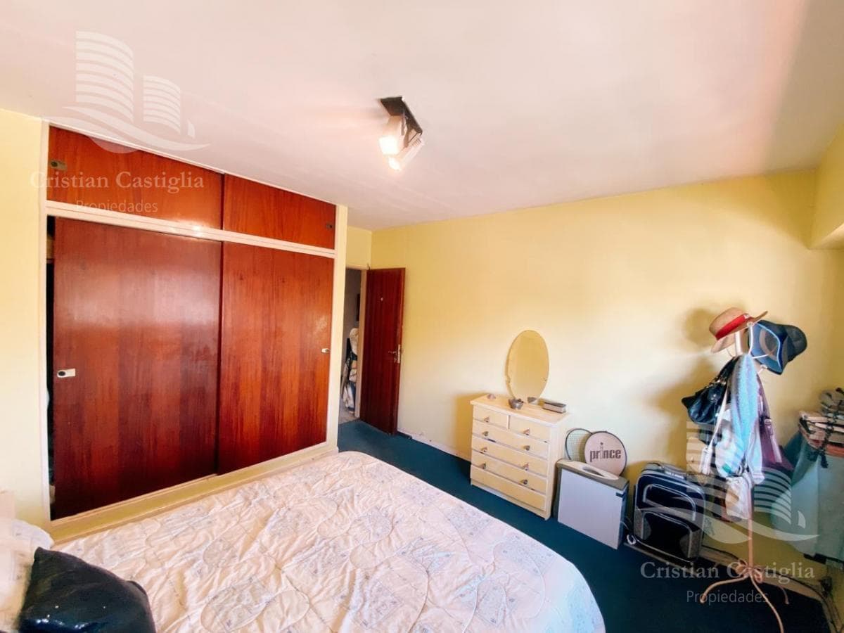 6-Room House with 2 Parking Spaces for Sale in Boulogne